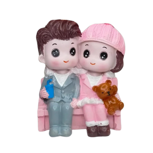 OSTNKART Polyresin Cute Couple Holding Teddy Bear 2.7 inch Multicolour Decorative Showpiece Valentine Gift for Girlfriend, Boyfriend, Husband, Wife (Polyresin, Multicolor)